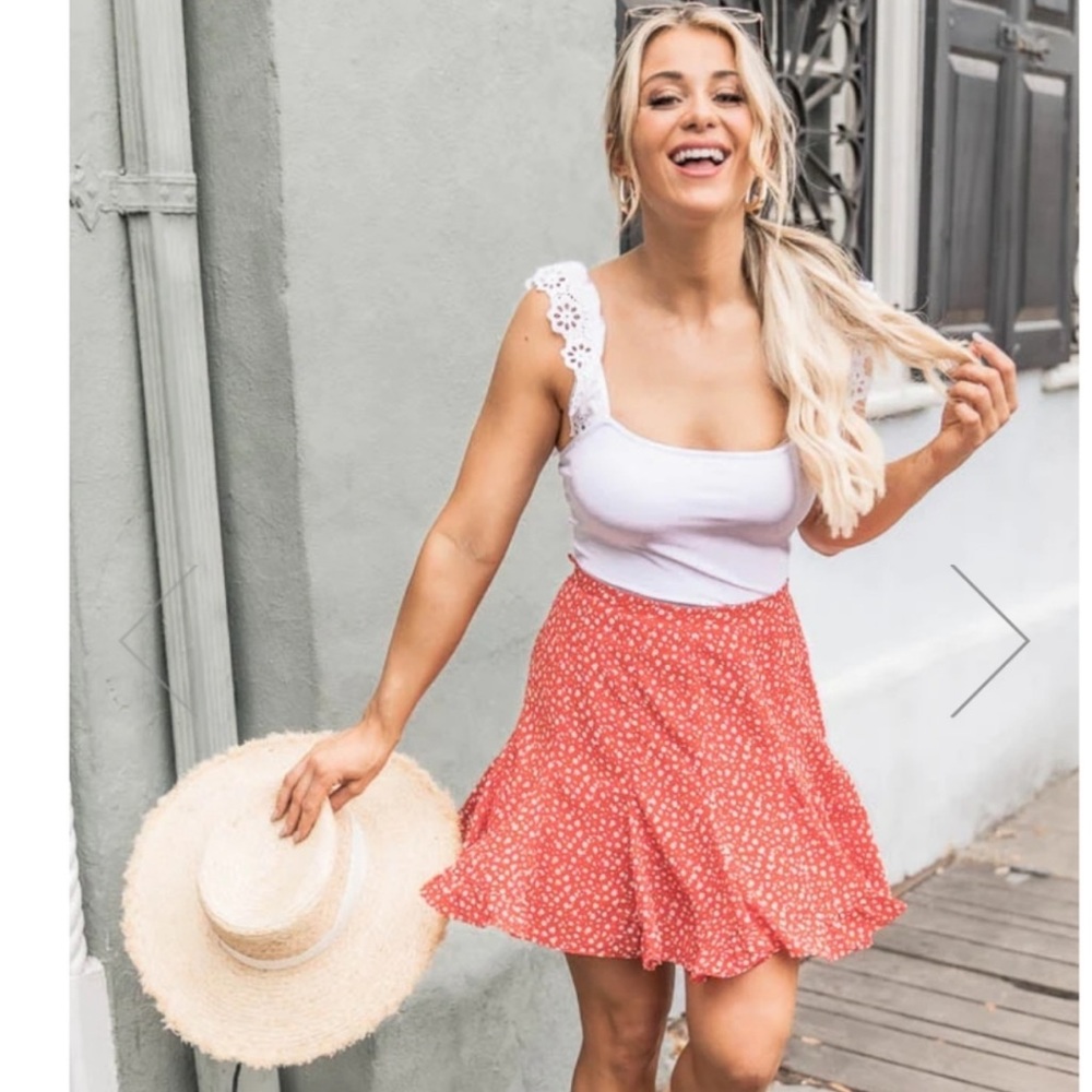 Ready to go red floral flounce shorts/skirt❤️